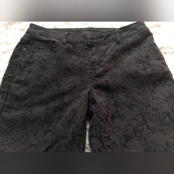 NWOT Simply Vera by Vera Wang woman's size 8 black floral pattern denim capris - Picture 4 of 7